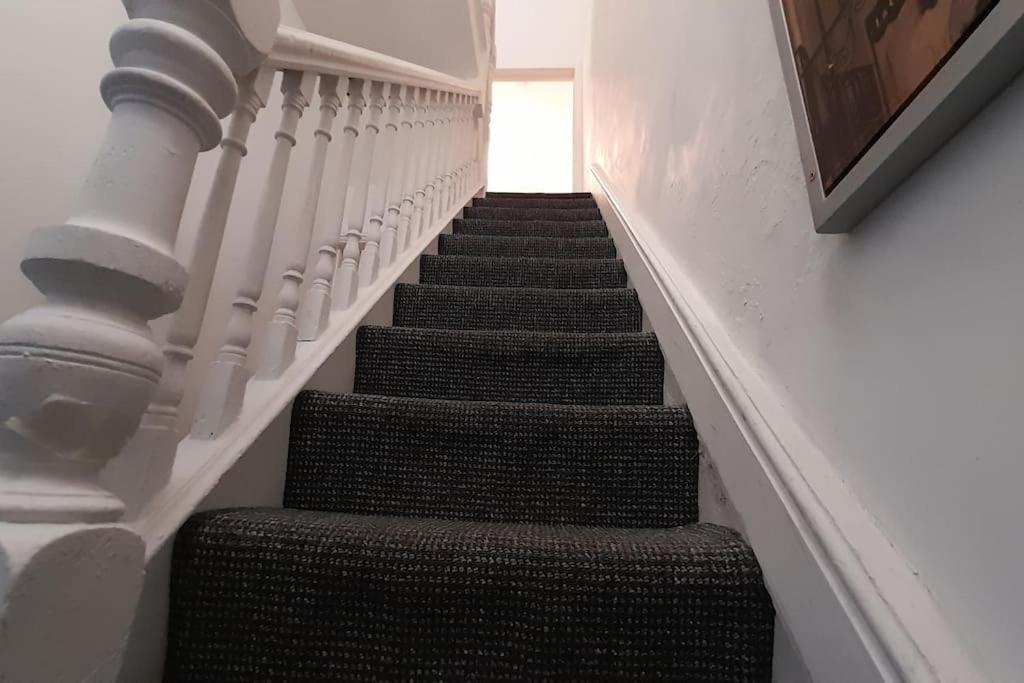 Spacious 4 Bedroom, Free Netflix, Central Location Cardiff Dış mekan fotoğraf
