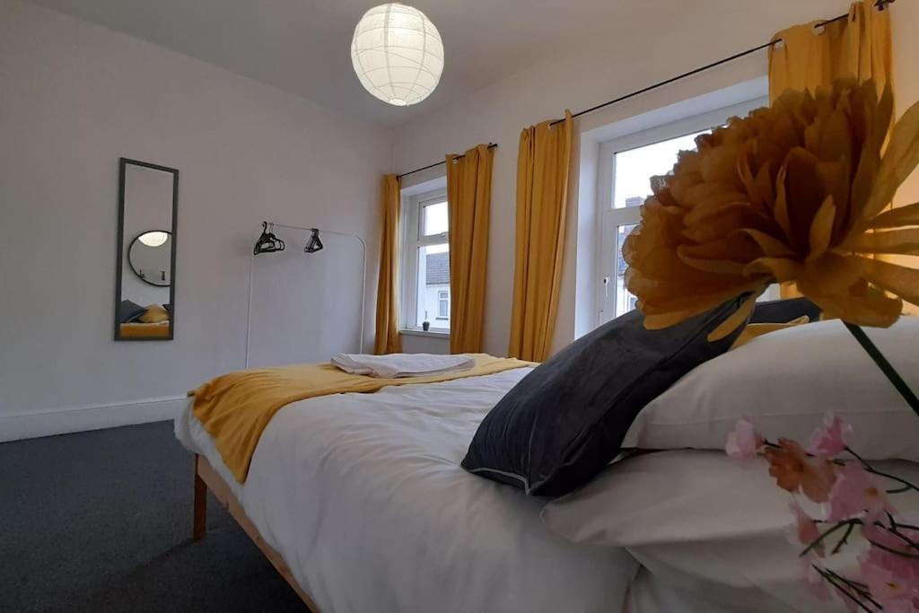 Spacious 4 Bedroom, Free Netflix, Central Location Cardiff Dış mekan fotoğraf