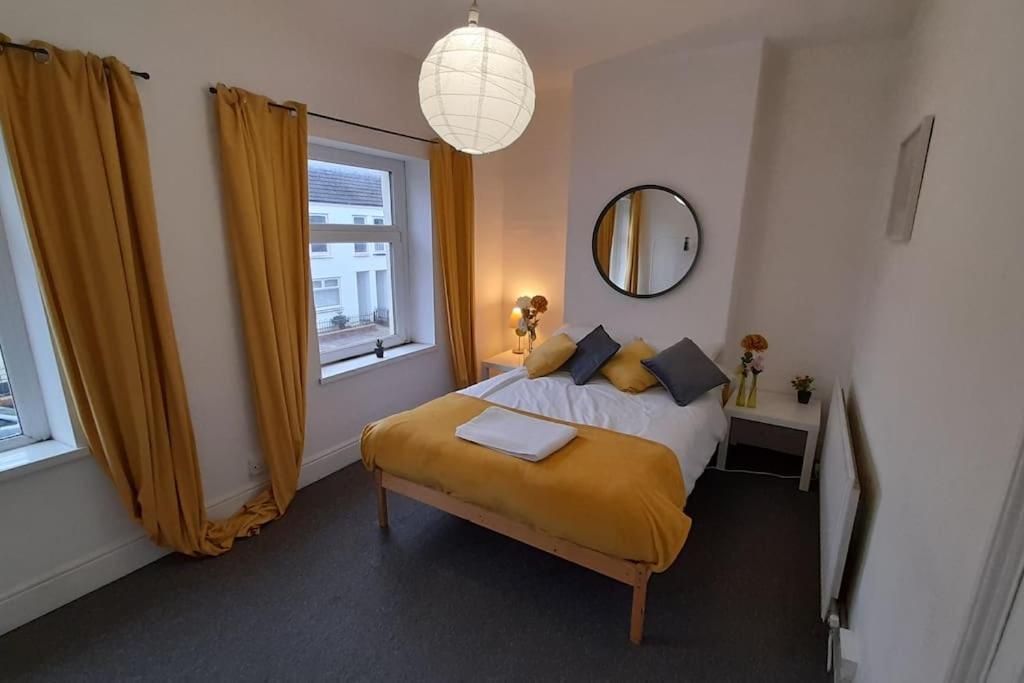Spacious 4 Bedroom, Free Netflix, Central Location Cardiff Dış mekan fotoğraf