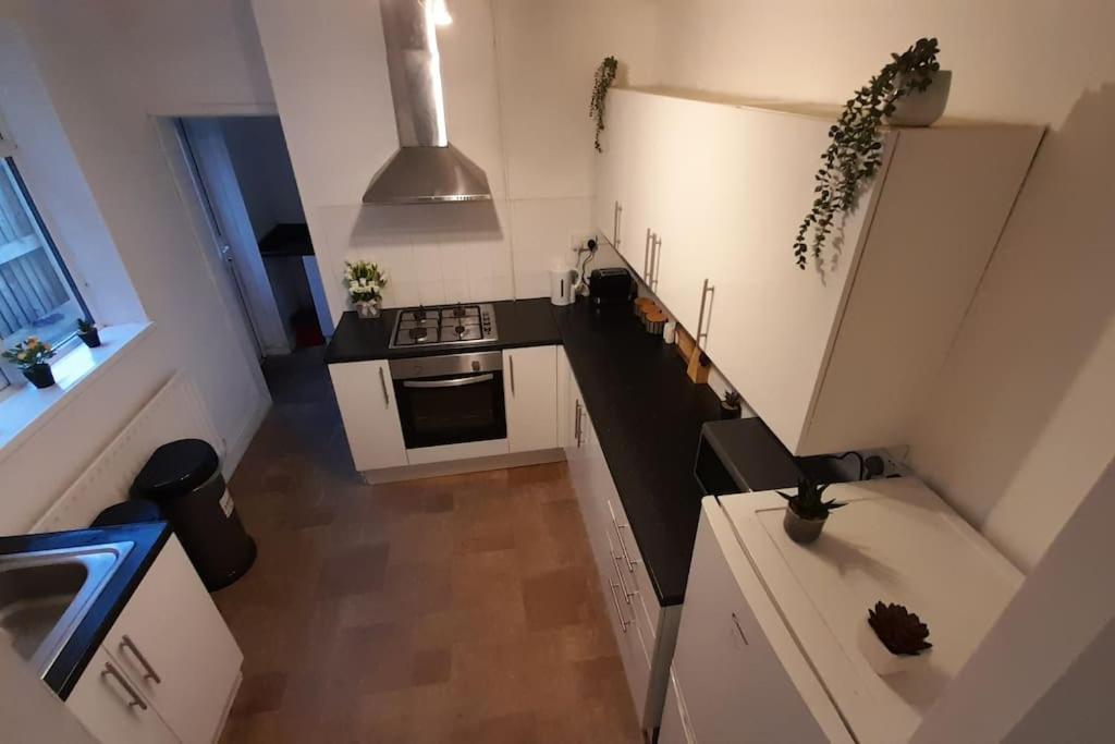Spacious 4 Bedroom, Free Netflix, Central Location Cardiff Dış mekan fotoğraf