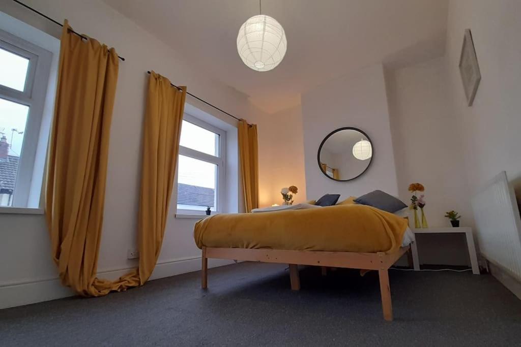 Spacious 4 Bedroom, Free Netflix, Central Location Cardiff Dış mekan fotoğraf