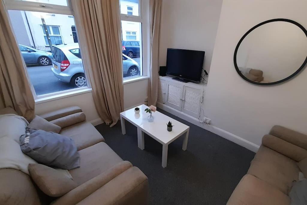 Spacious 4 Bedroom, Free Netflix, Central Location Cardiff Dış mekan fotoğraf
