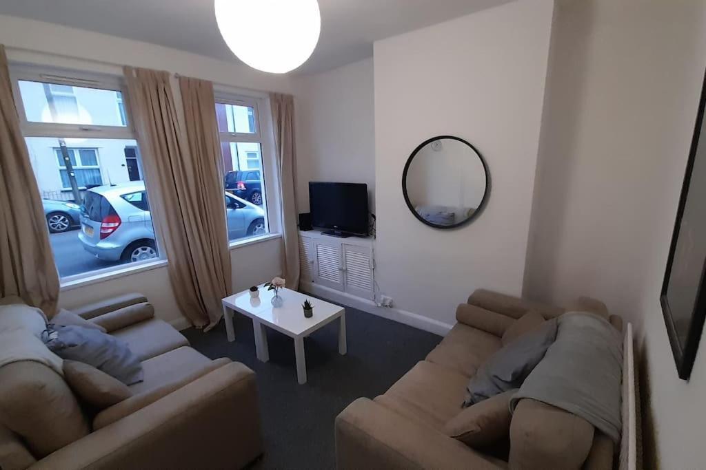 Spacious 4 Bedroom, Free Netflix, Central Location Cardiff Dış mekan fotoğraf