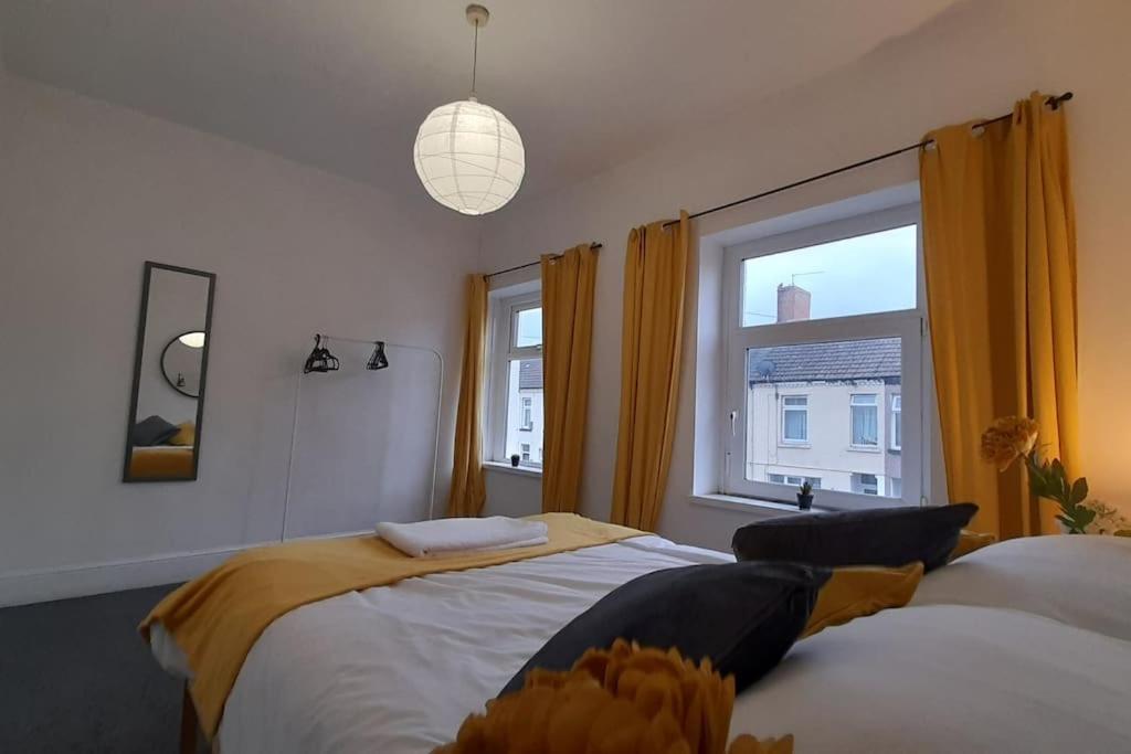 Spacious 4 Bedroom, Free Netflix, Central Location Cardiff Dış mekan fotoğraf