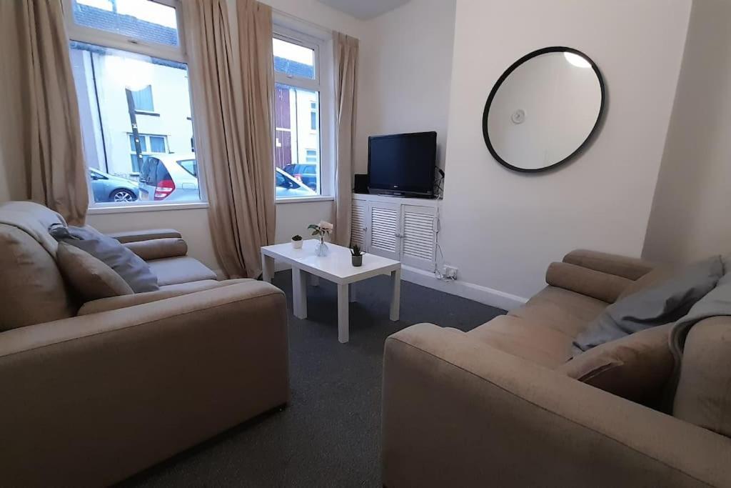 Spacious 4 Bedroom, Free Netflix, Central Location Cardiff Dış mekan fotoğraf