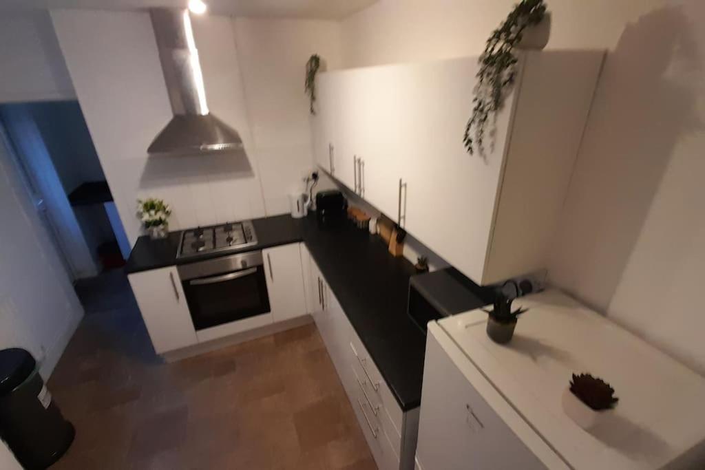 Spacious 4 Bedroom, Free Netflix, Central Location Cardiff Dış mekan fotoğraf