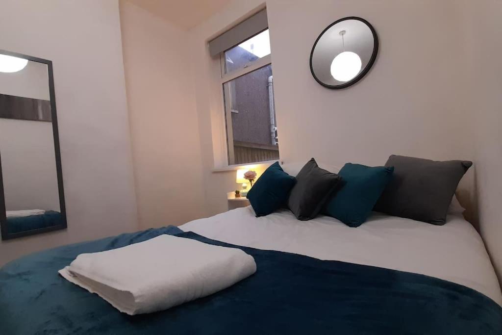 Spacious 4 Bedroom, Free Netflix, Central Location Cardiff Dış mekan fotoğraf
