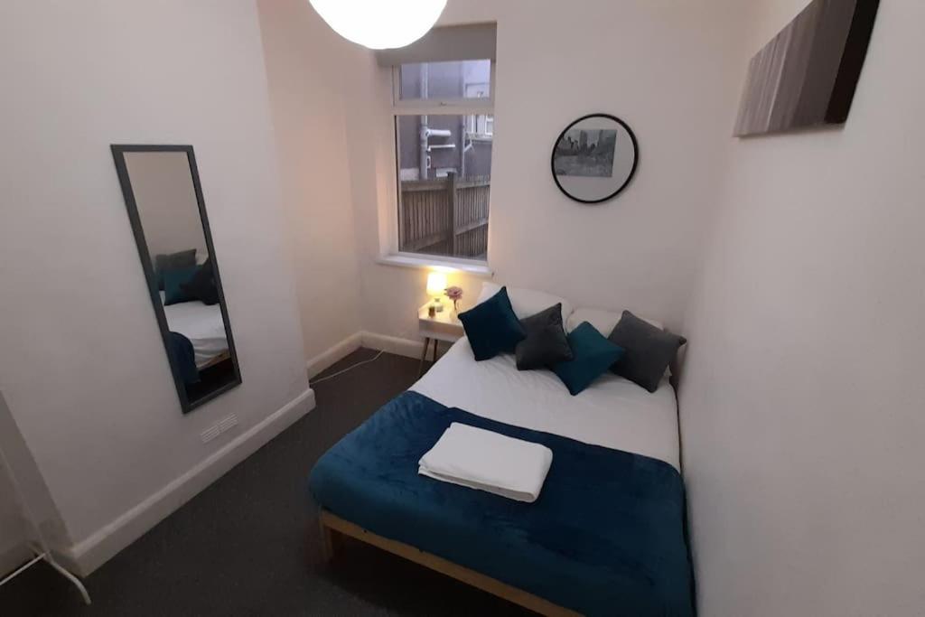 Spacious 4 Bedroom, Free Netflix, Central Location Cardiff Dış mekan fotoğraf