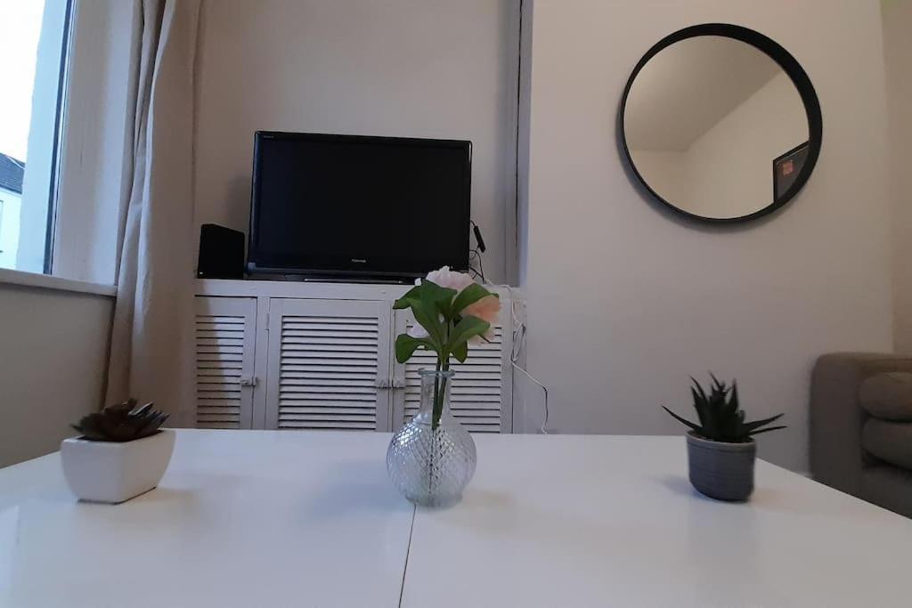 Spacious 4 Bedroom, Free Netflix, Central Location Cardiff Dış mekan fotoğraf