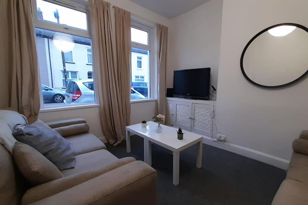 Spacious 4 Bedroom, Free Netflix, Central Location Cardiff Dış mekan fotoğraf
